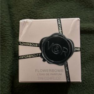 Flowerbomb Viktor & Rolf  .24 oz